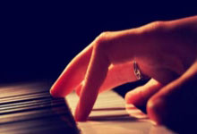 PG娱乐官网：峥嵘岁月 家国记忆｜嵇效增：妙手抗敌 救死扶伤勇担当央视网.